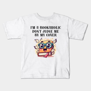 I'm a bookaholic. Don't judge me by my cover! - black pattern Kids T-Shirt